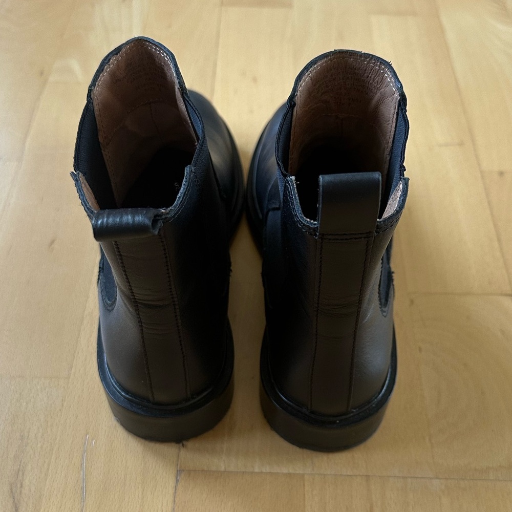 Madewell Benning Chelsea Boot. Size 8. Great condition. - Picture 9 of 10